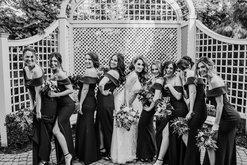 Black and white trellis Bride with Bridesmaids